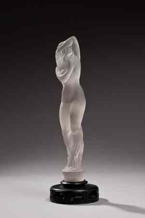 René LALIQUE - Statuette modèle Grande nue socle lierre